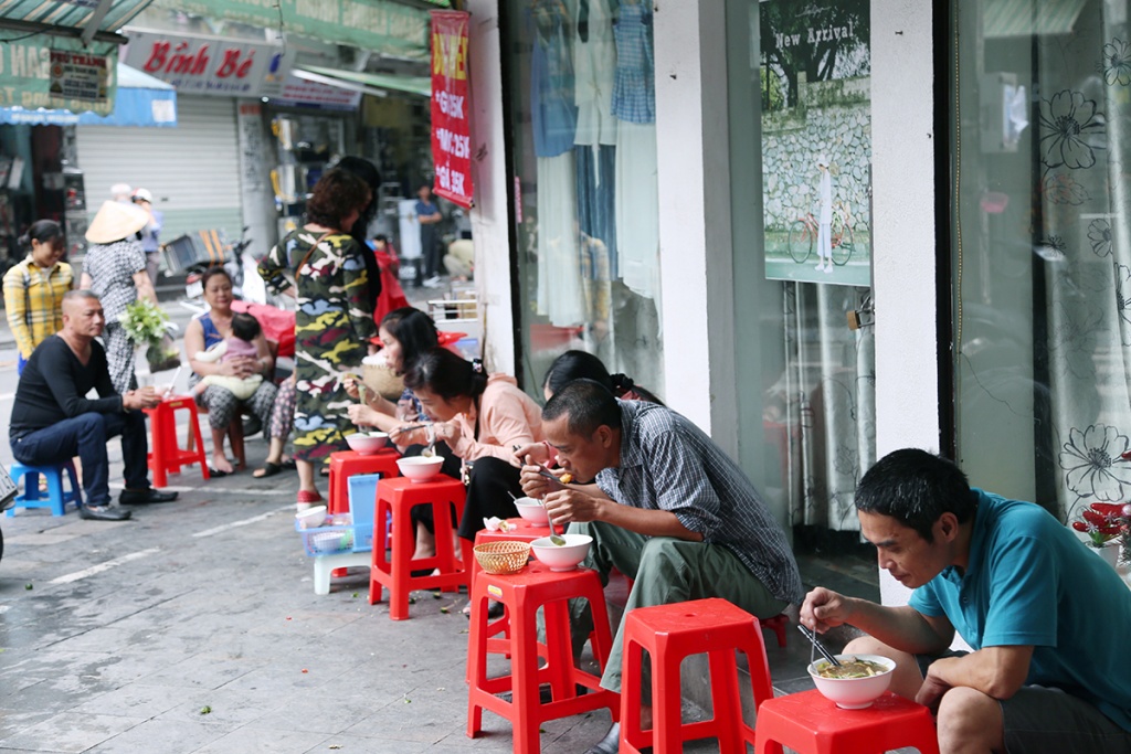 nhiet do bat ngo giam sau nguoi ha noi co ro giua mua he