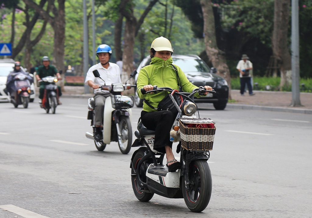 nhiet do bat ngo giam sau nguoi ha noi co ro giua mua he