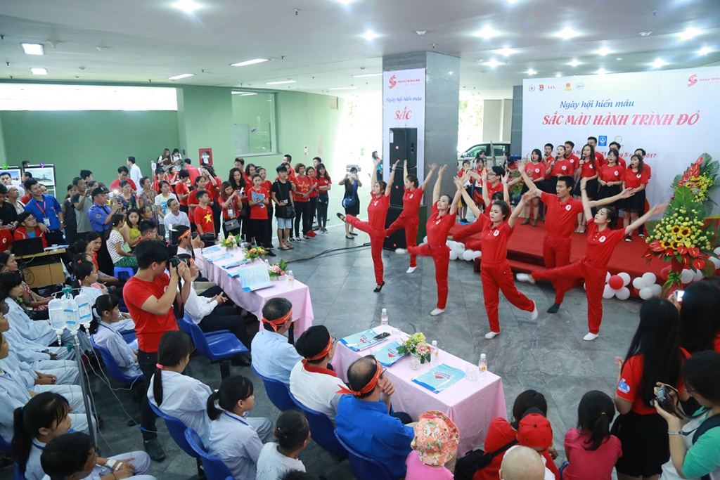 Kêu gọi 1.000 lá cờ tổ quốc gửi tặng đồng bào nơi đảo xa keu goi 1000 la co to quoc gui tang dong bao noi dao xa