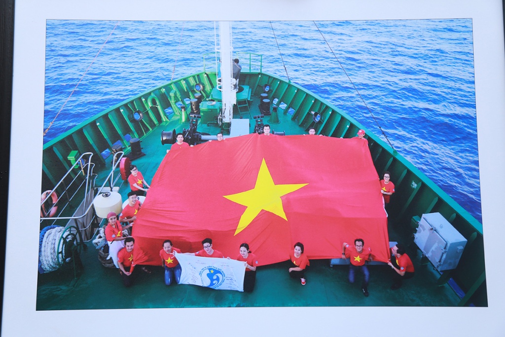 Kêu gọi 1.000 lá cờ tổ quốc gửi tặng đồng bào nơi đảo xa keu goi 1000 la co to quoc gui tang dong bao noi dao xa