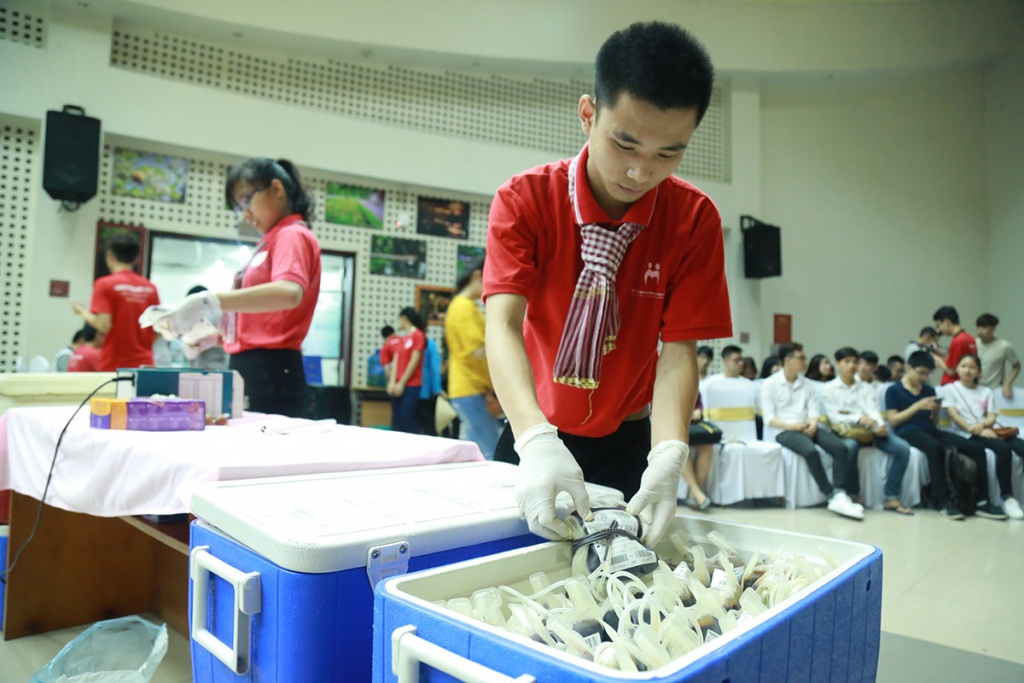 Kêu gọi 1.000 lá cờ tổ quốc gửi tặng đồng bào nơi đảo xa keu goi 1000 la co to quoc gui tang dong bao noi dao xa