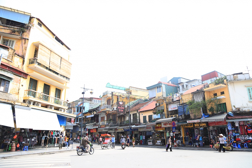 Hai tháng sau 'chiến dịch', vỉa hè Hà Nội có bị 'tái chiếm'? hai thang sau chien dich via he ha noi co bi tai chiem