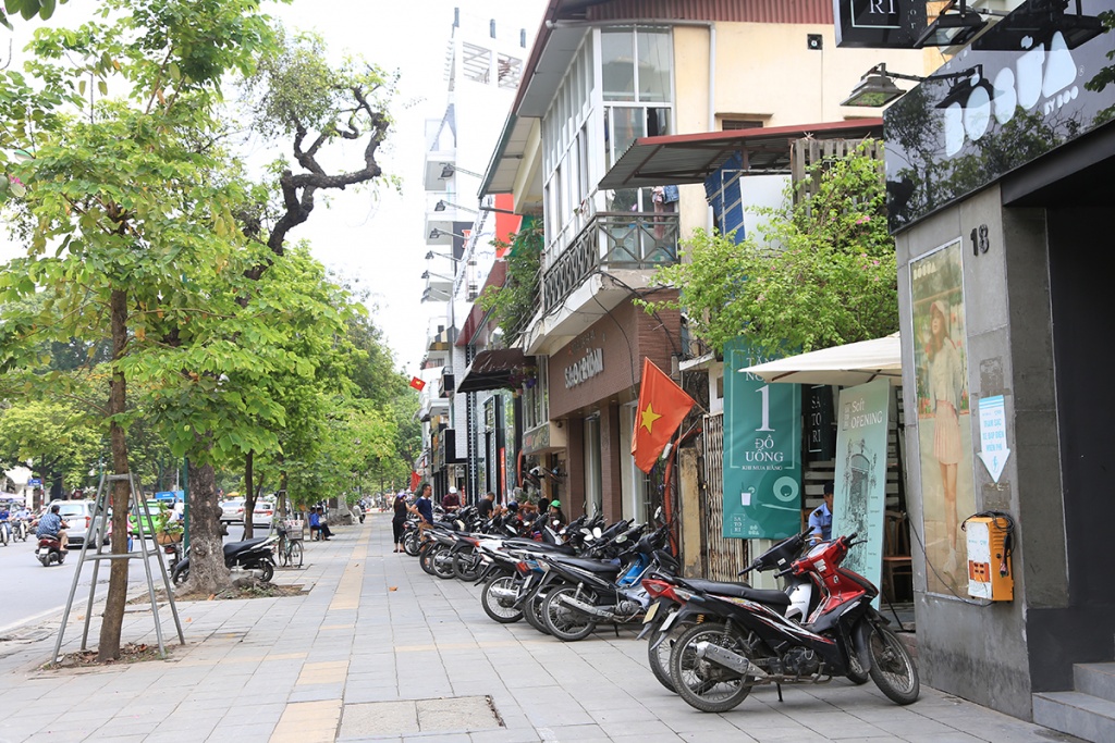 Hai tháng sau 'chiến dịch', vỉa hè Hà Nội có bị 'tái chiếm'? hai thang sau chien dich via he ha noi co bi tai chiem