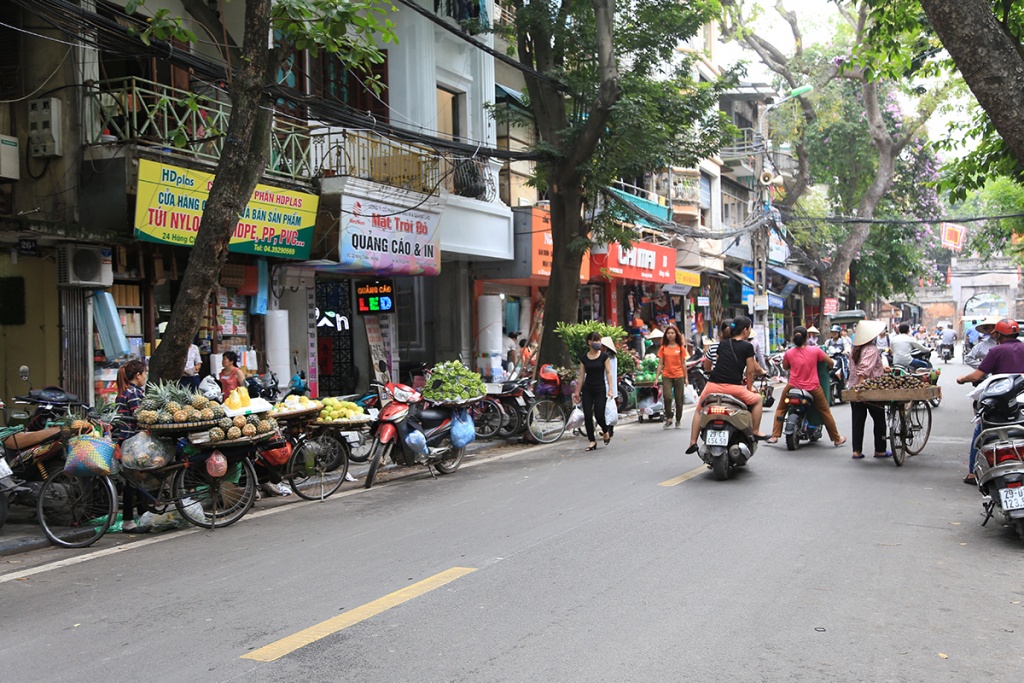 Hai tháng sau 'chiến dịch', vỉa hè Hà Nội có bị 'tái chiếm'? hai thang sau chien dich via he ha noi co bi tai chiem
