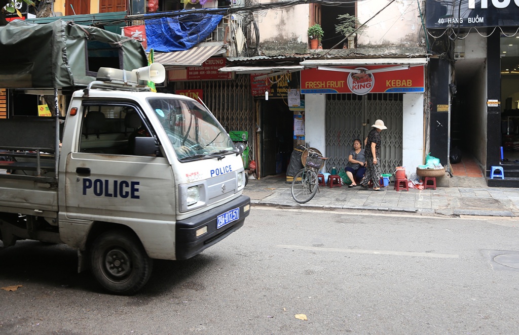 Hai tháng sau 'chiến dịch', vỉa hè Hà Nội có bị 'tái chiếm'? hai thang sau chien dich via he ha noi co bi tai chiem