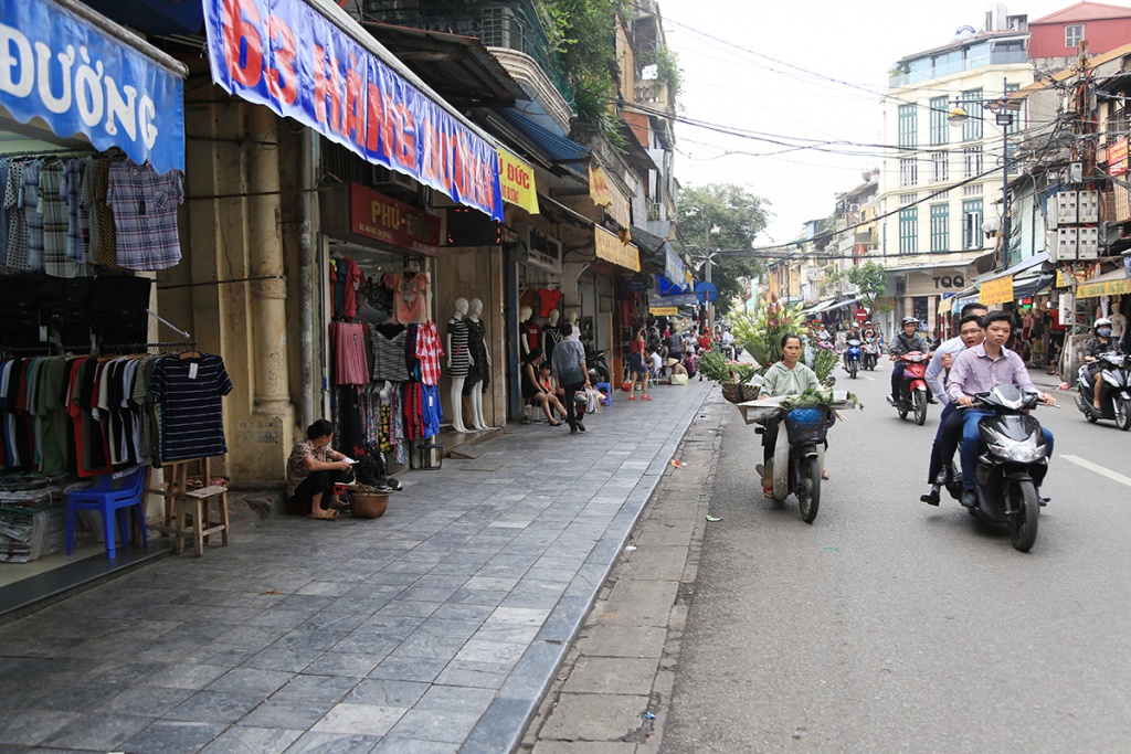 Hai tháng sau 'chiến dịch', vỉa hè Hà Nội có bị 'tái chiếm'? hai thang sau chien dich via he ha noi co bi tai chiem