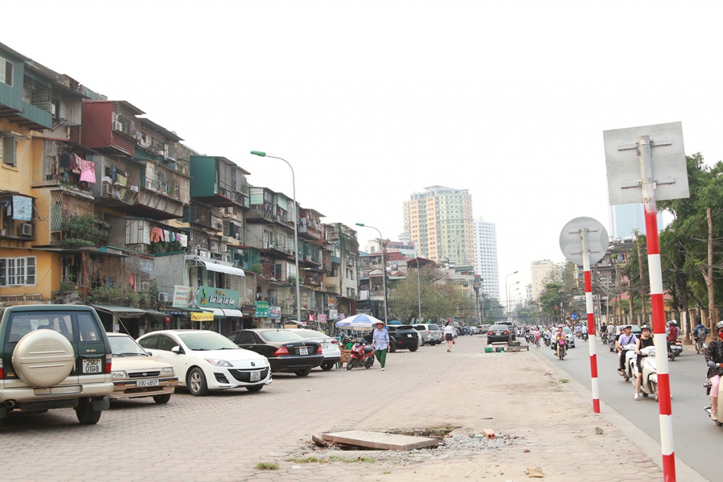 Hai tháng sau 'chiến dịch', vỉa hè Hà Nội có bị 'tái chiếm'? hai thang sau chien dich via he ha noi co bi tai chiem