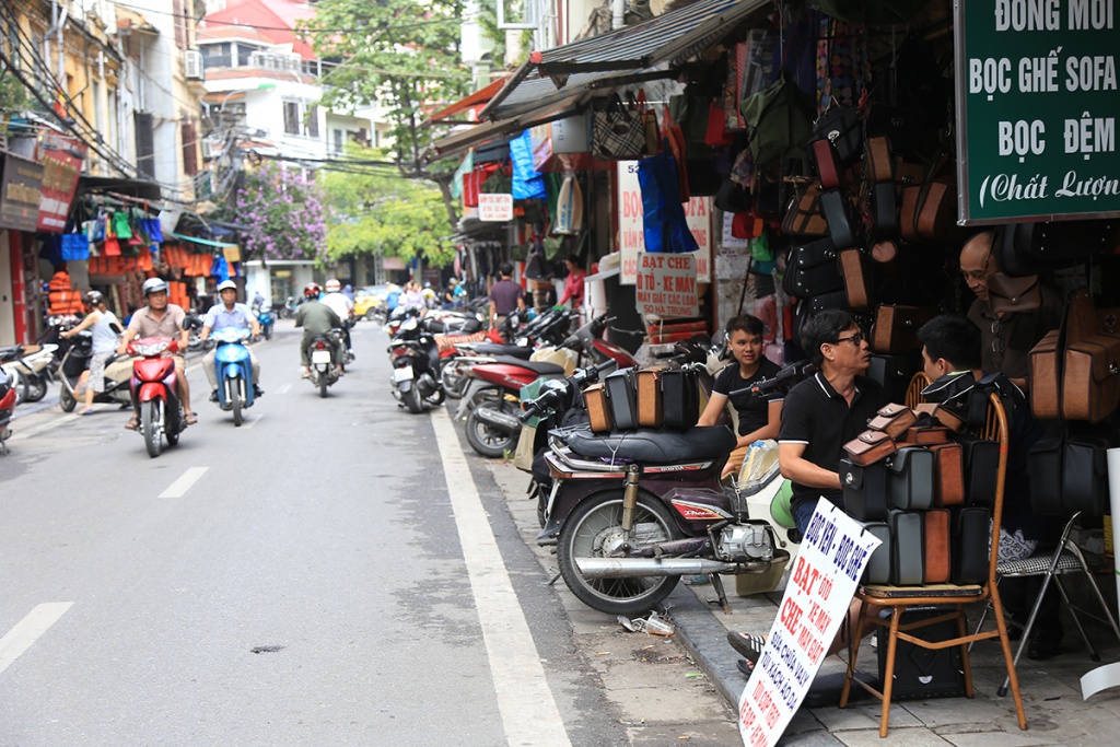 Hai tháng sau 'chiến dịch', vỉa hè Hà Nội có bị 'tái chiếm'? hai thang sau chien dich via he ha noi co bi tai chiem