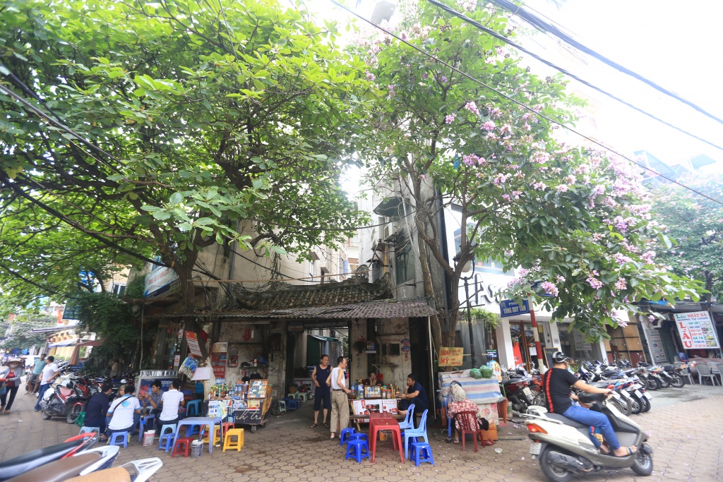 Hai tháng sau 'chiến dịch', vỉa hè Hà Nội có bị 'tái chiếm'? hai thang sau chien dich via he ha noi co bi tai chiem