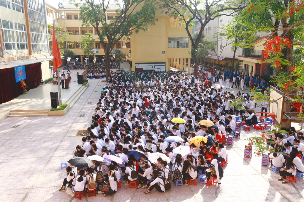 Nữ sinh trường THPT Kim Liên đẹp tinh khôi trong tà áo dài trắng nu sinh truong thpt kim lien dep tinh khoi trong ta ao dai trang