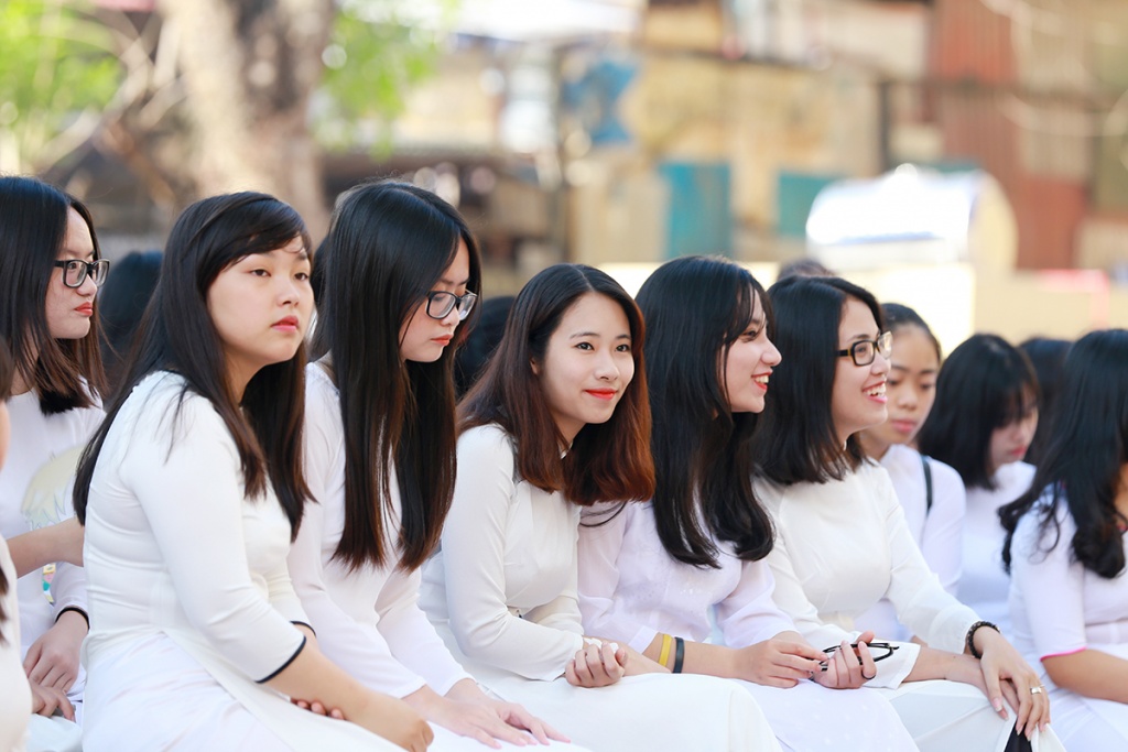 Nữ sinh trường THPT Kim Liên đẹp tinh khôi trong tà áo dài trắng nu sinh truong thpt kim lien dep tinh khoi trong ta ao dai trang