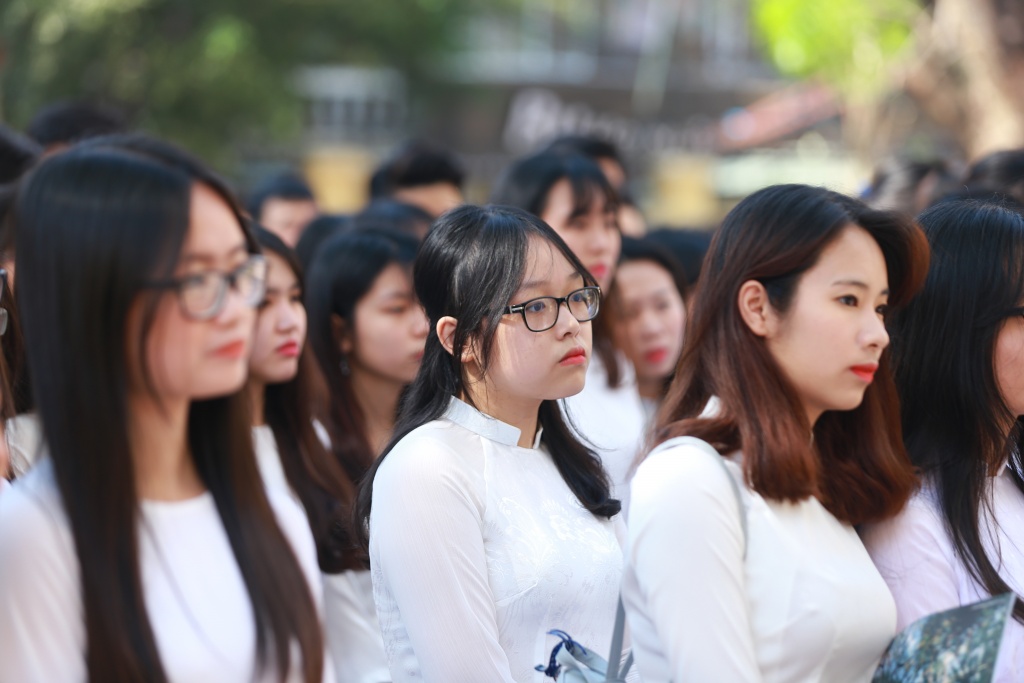Nữ sinh trường THPT Kim Liên đẹp tinh khôi trong tà áo dài trắng nu sinh truong thpt kim lien dep tinh khoi trong ta ao dai trang