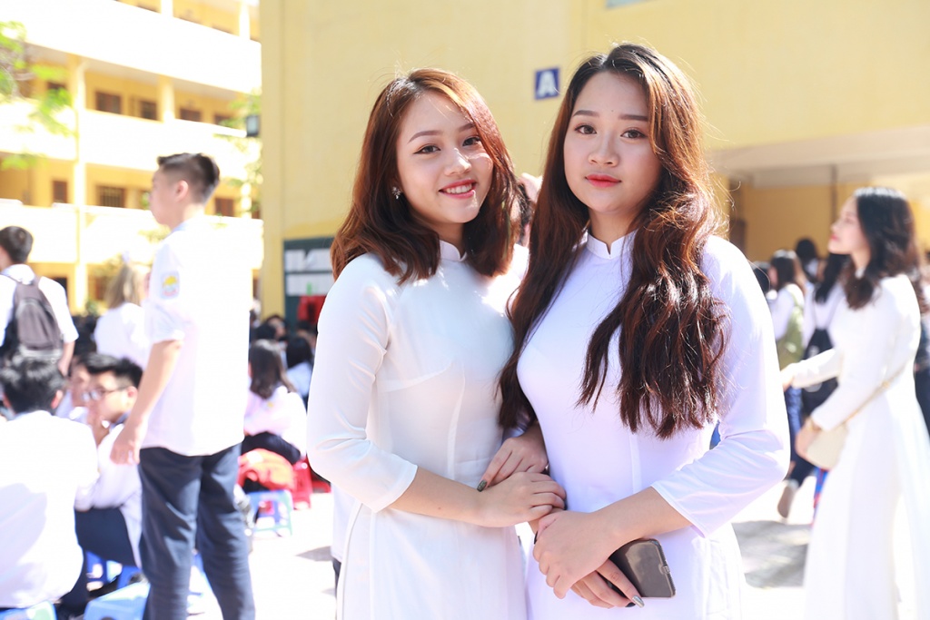 Nữ sinh trường THPT Kim Liên đẹp tinh khôi trong tà áo dài trắng nu sinh truong thpt kim lien dep tinh khoi trong ta ao dai trang