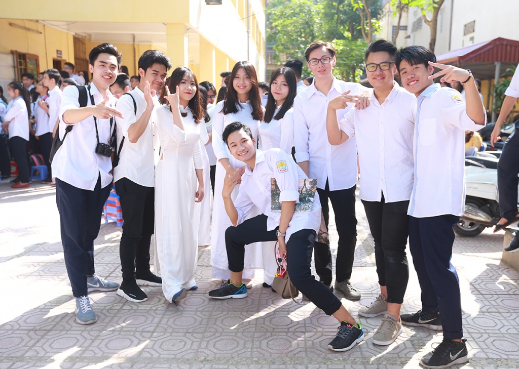 Nữ sinh trường THPT Kim Liên đẹp tinh khôi trong tà áo dài trắng nu sinh truong thpt kim lien dep tinh khoi trong ta ao dai trang