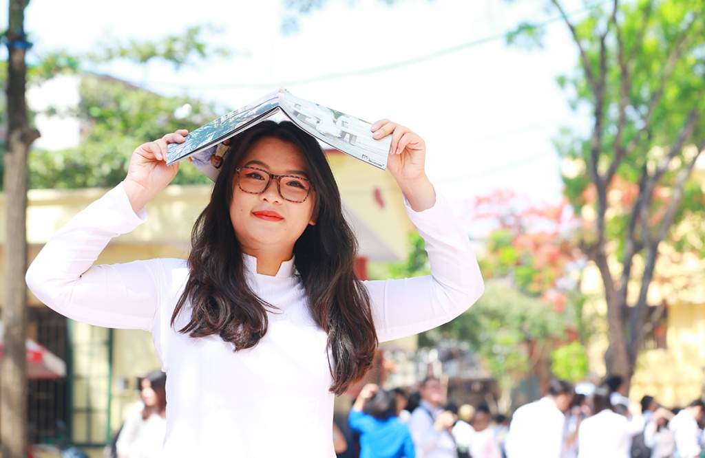 Nữ sinh trường THPT Kim Liên đẹp tinh khôi trong tà áo dài trắng nu sinh truong thpt kim lien dep tinh khoi trong ta ao dai trang