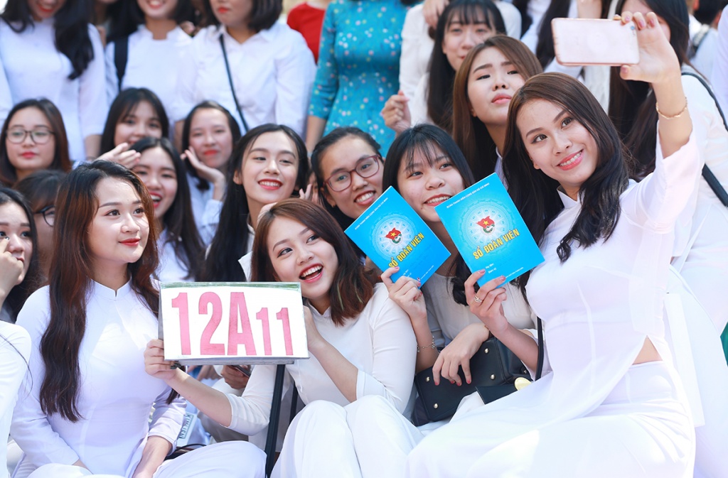 Nữ sinh trường THPT Kim Liên đẹp tinh khôi trong tà áo dài trắng nu sinh truong thpt kim lien dep tinh khoi trong ta ao dai trang