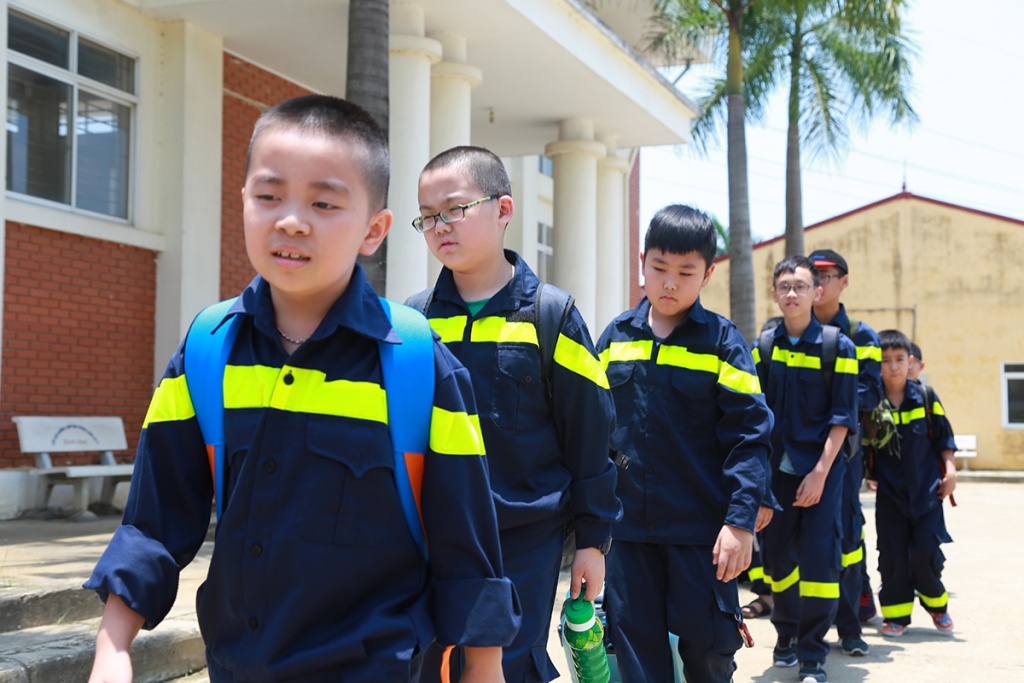 hang chuc hoc sinh thu do hao hung di hoc ky nang sinh ton