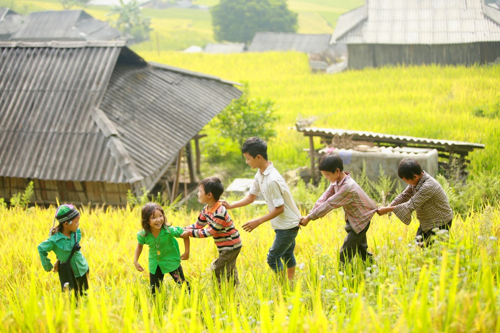 ngam nhung nu cuoi trong veo cua tre em vung cao khien xao xuyen long nguoi