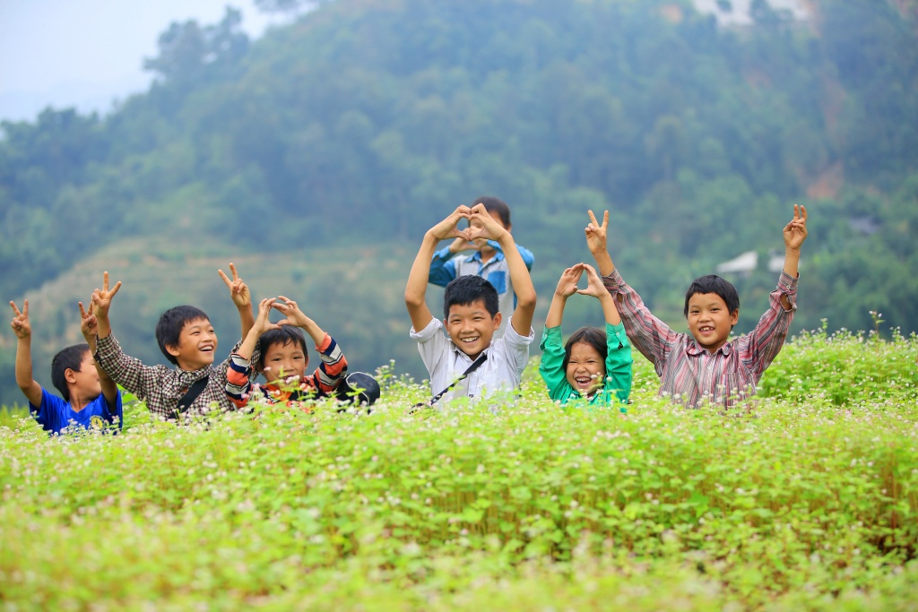 ngam nhung nu cuoi trong veo cua tre em vung cao khien xao xuyen long nguoi