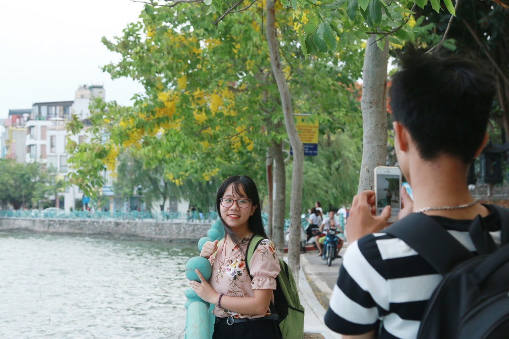ngan ngo mua muong hoang yen nhuom vang ha noi