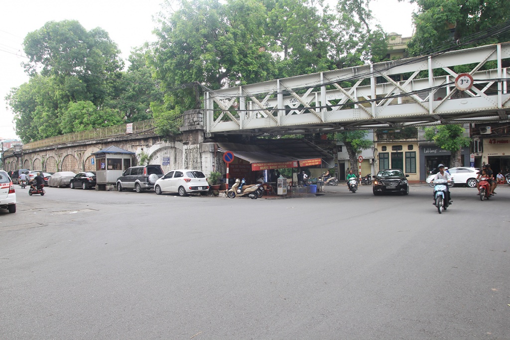 can canh 127 vom cau co chuan bi duoc duc thong o ha noi