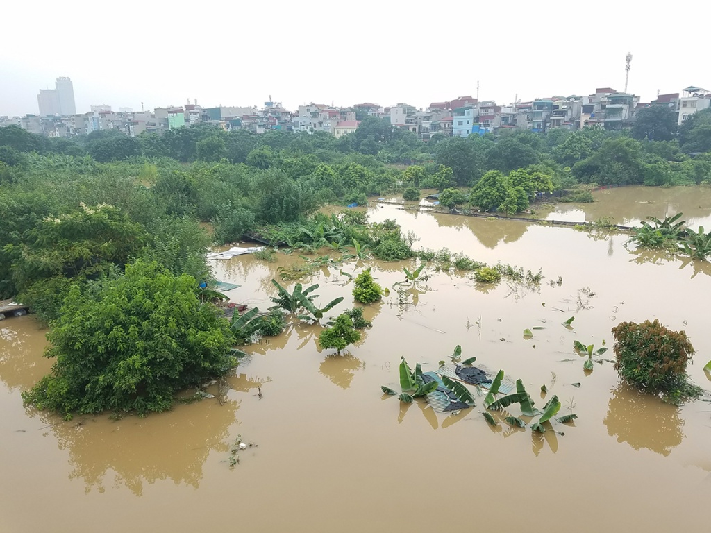 nhung hinh anh ve bai giua song hong truoc va sau dot xa lu