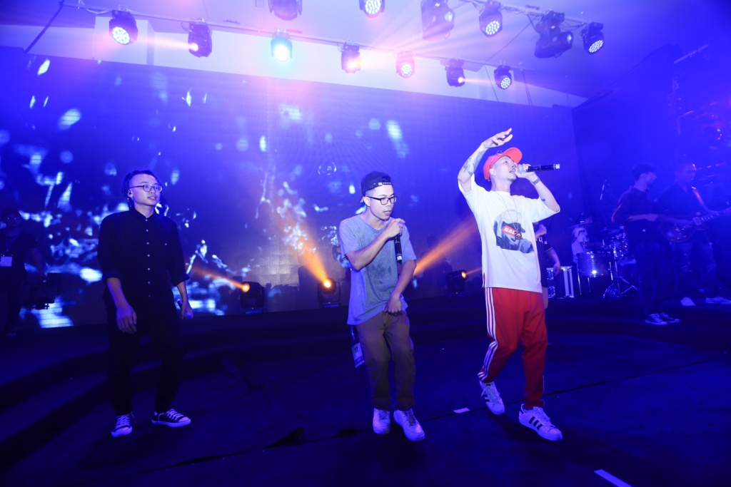 fan ham mo chay het minh trong dem dien nhin lai 10 nam hoat dong cua da lab