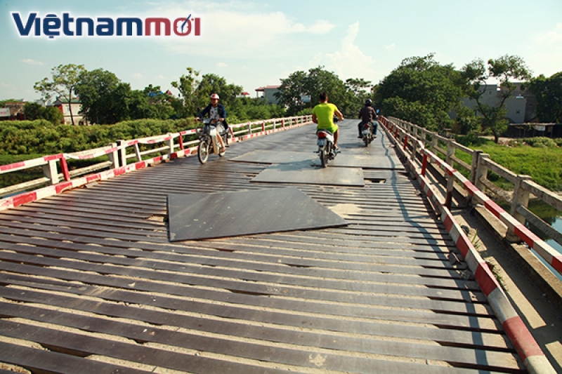 ha noi hiem hoa rinh rap tren cay cau 40 nam tuoi