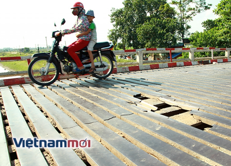 ha noi hiem hoa rinh rap tren cay cau 40 nam tuoi