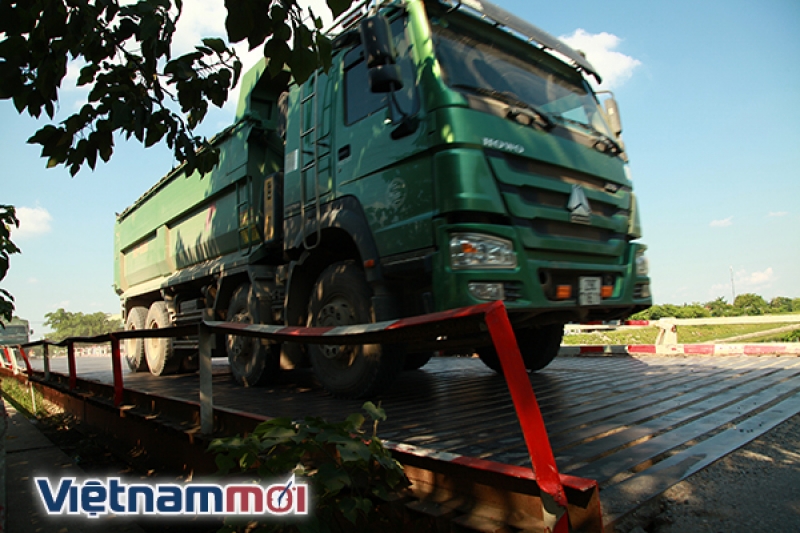 ha noi hiem hoa rinh rap tren cay cau 40 nam tuoi