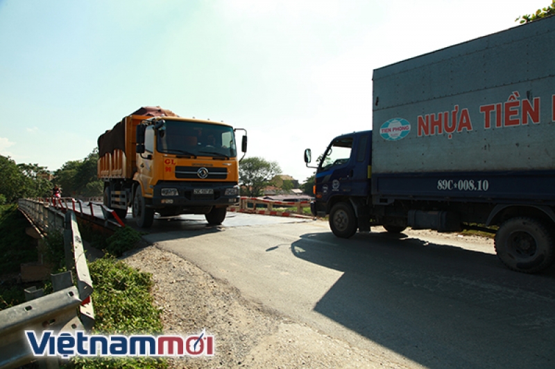 ha noi hiem hoa rinh rap tren cay cau 40 nam tuoi