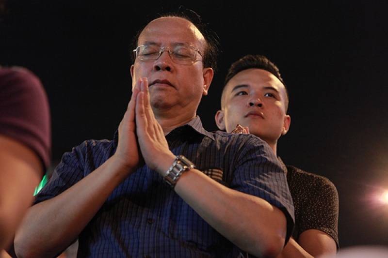 hang ngan nguoi doi mua tham du le vu lan