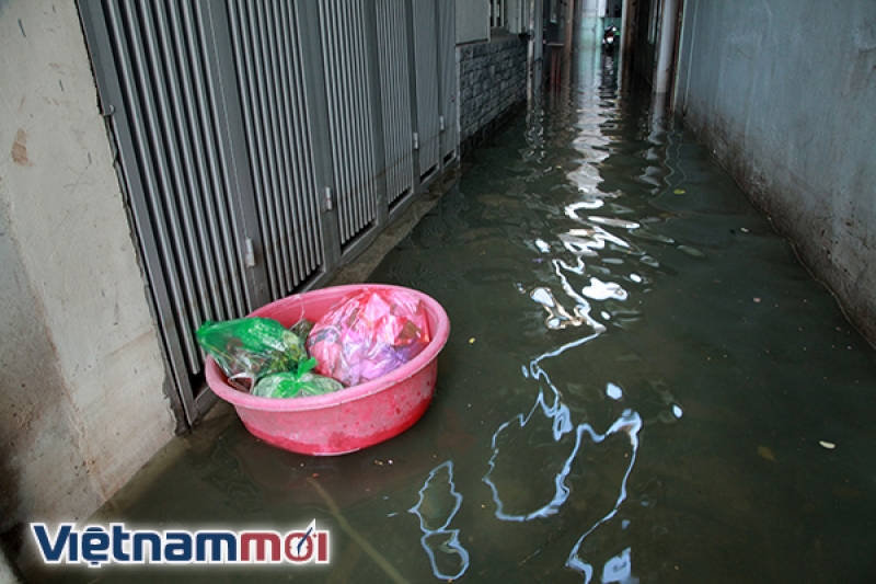 troi nang chang chang dan ha noi van duoc di thuyen dao pho