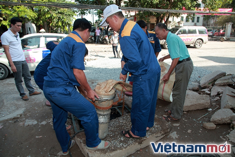 troi nang chang chang dan ha noi van duoc di thuyen dao pho