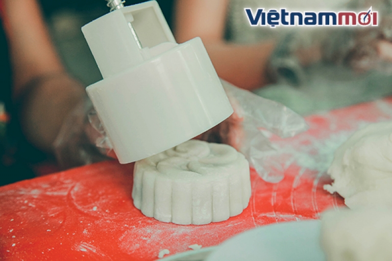 chuyen it biet ve nguoi chu lo banh trung thu thien nguyen