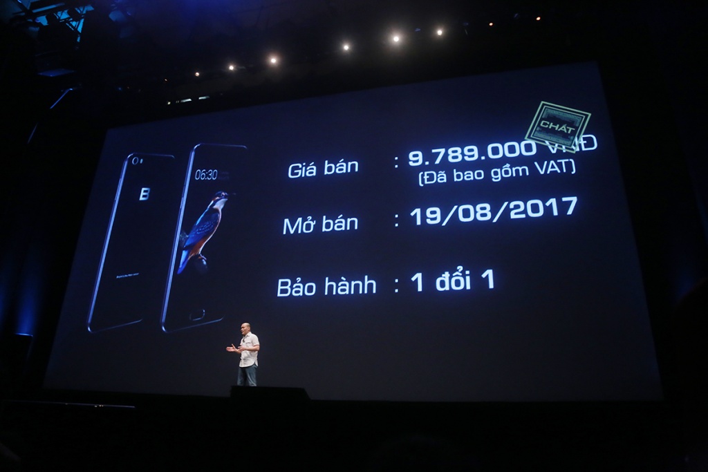 hon 2000 nguoi trai nghiem do chat den tung chi tiet cua bphone 2017