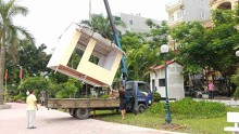 UBND quận Tây Hồ tiến hành tháo gỡ ki ốt không phép trên phố Trịnh Công Sơn