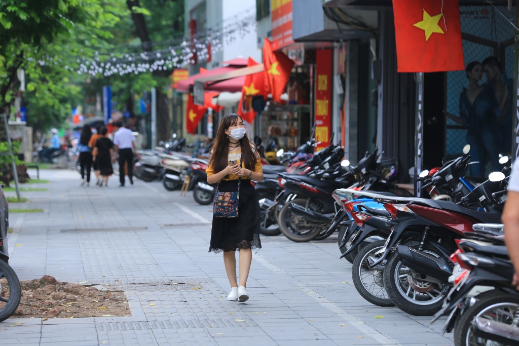 via he 12 quan tp ha noi dong loat khoac tam ao moi
