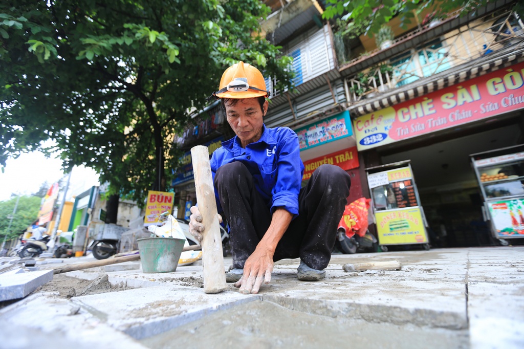 via he 12 quan tp ha noi dong loat khoac tam ao moi