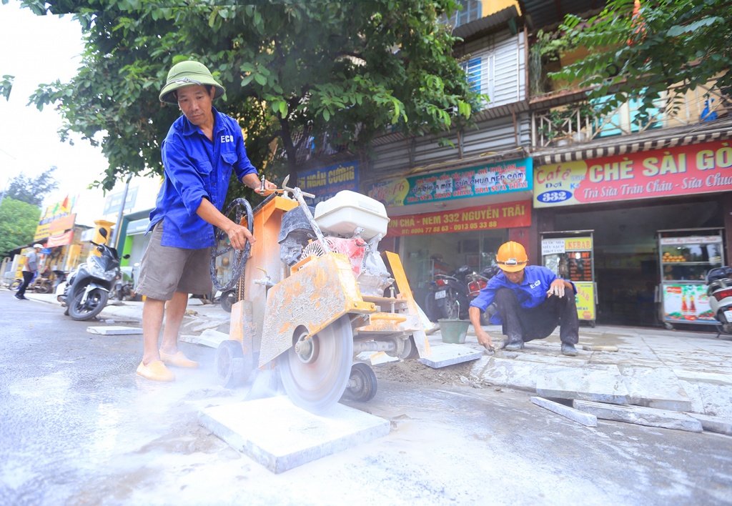via he 12 quan tp ha noi dong loat khoac tam ao moi