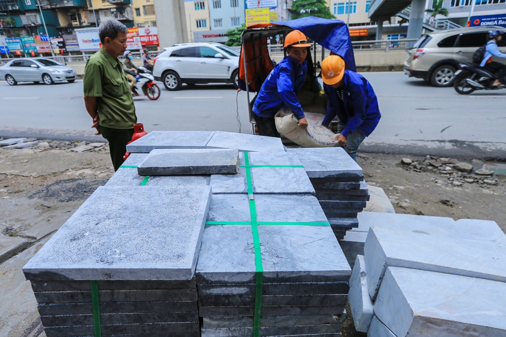 via he 12 quan tp ha noi dong loat khoac tam ao moi