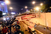 Tai nạn ở hầm Kim Liên, một thanh niên tử vong dưới gầm xe thư báo