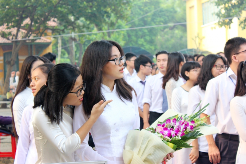 nu sinh thu do dep thuot tha trong ngay dau nam hoc