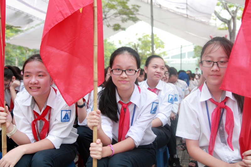 nu sinh thu do dep thuot tha trong ngay dau nam hoc