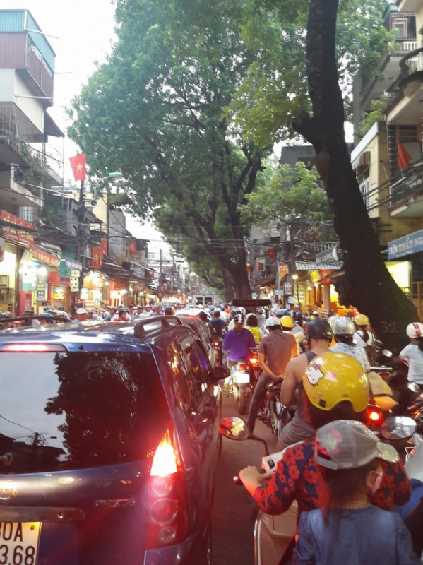 ha noi un tac kinh hoang gio tan tam