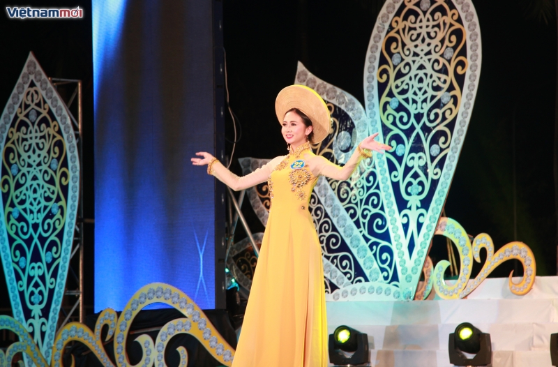 rung hoa khoe sac trong dem chung ket nguoi dep xu tuyen
