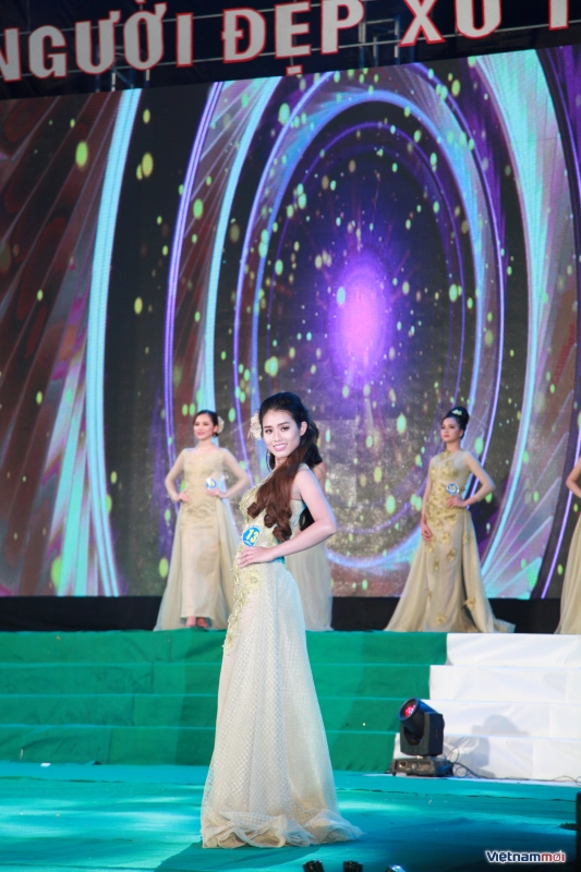 rung hoa khoe sac trong dem chung ket nguoi dep xu tuyen