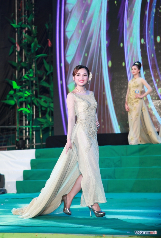 rung hoa khoe sac trong dem chung ket nguoi dep xu tuyen