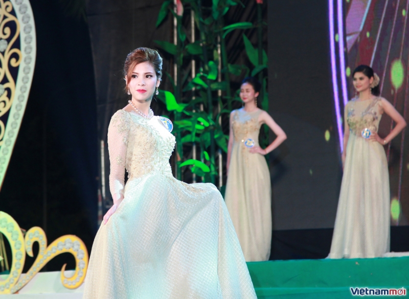 rung hoa khoe sac trong dem chung ket nguoi dep xu tuyen