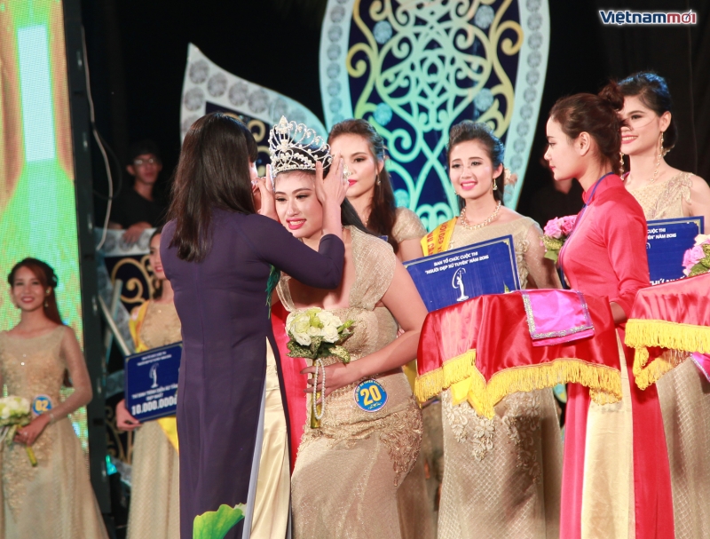 rung hoa khoe sac trong dem chung ket nguoi dep xu tuyen